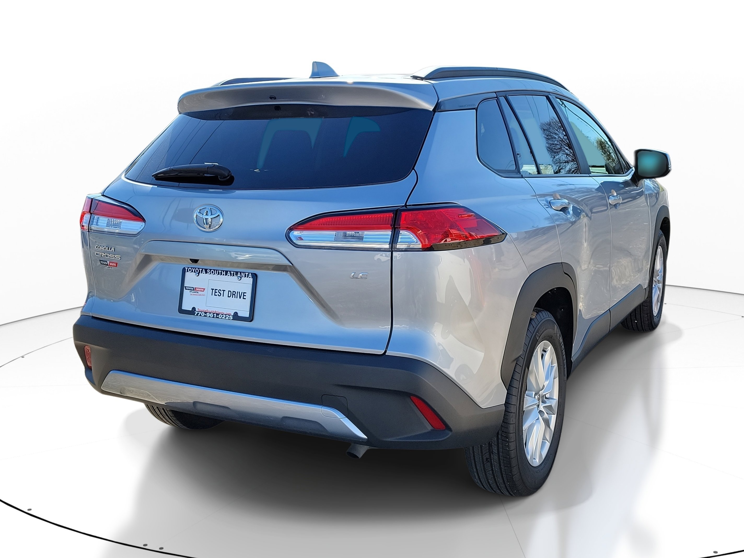 Used 2024 Toyota Corolla Cross LE image 6