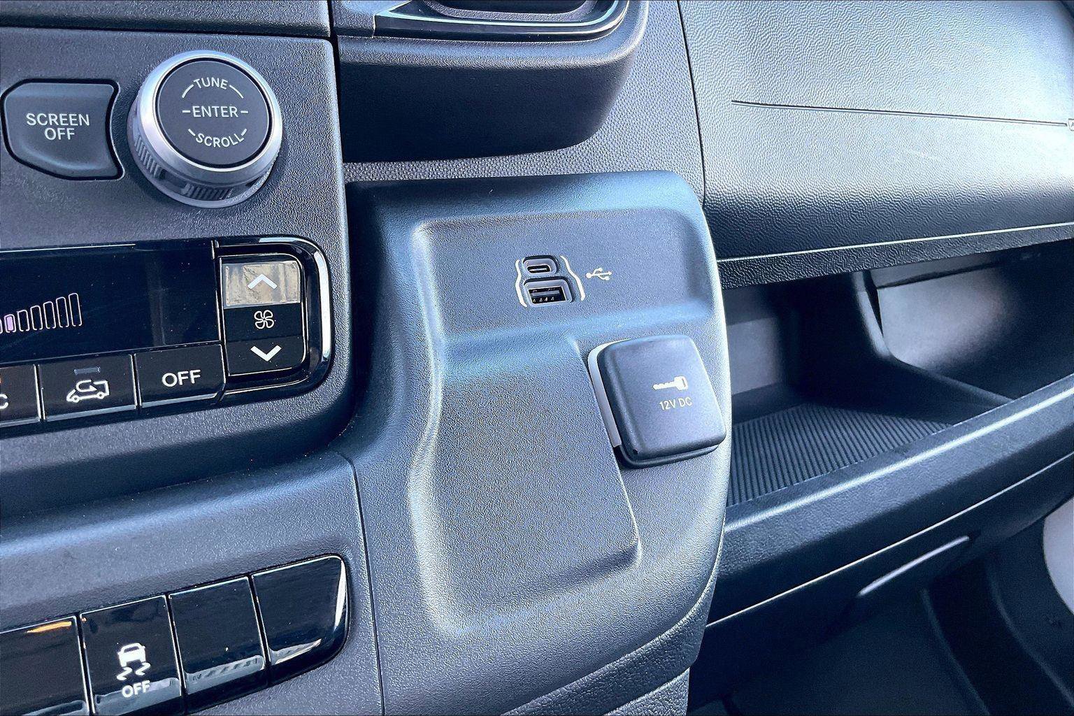 Used 2025 RAM ProMaster 2500 w/ Convenience Group image 32