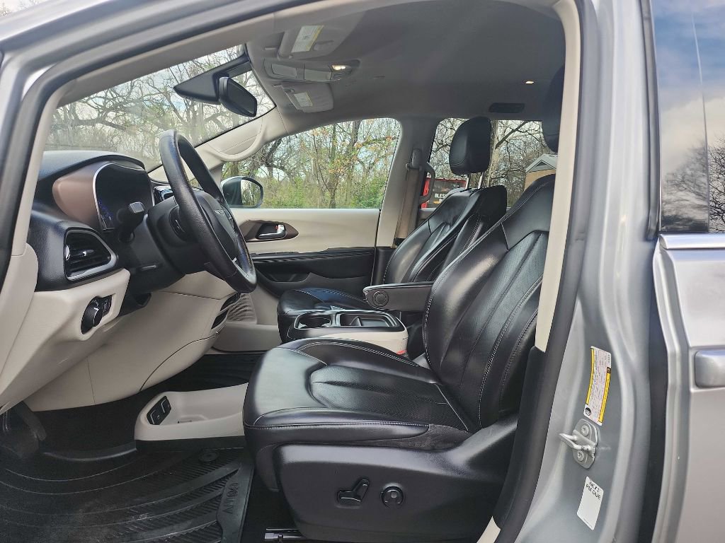 Used 2020 Chrysler Voyager Lxi image 12