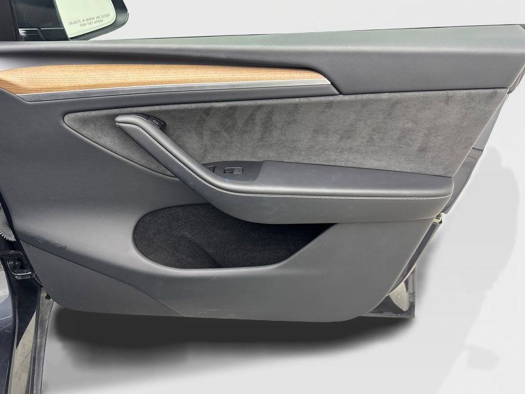 Used 2024 Tesla Model Y Long Range image 48