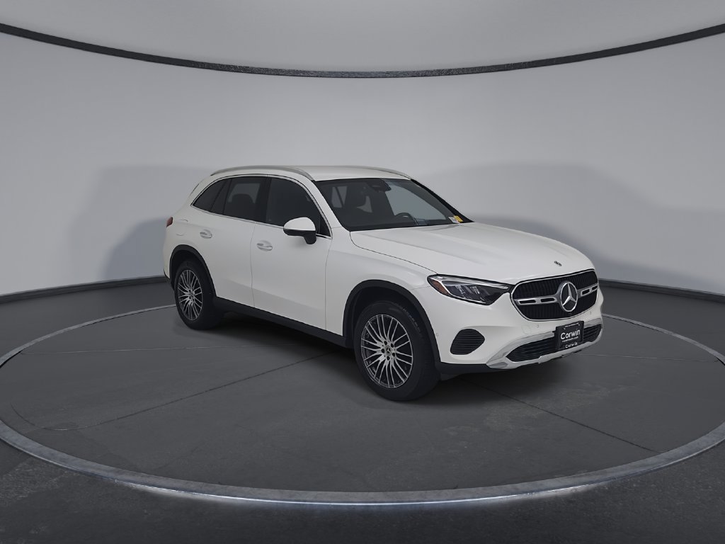 Used 2025 Mercedes-Benz GLC 300 4MATIC image 3