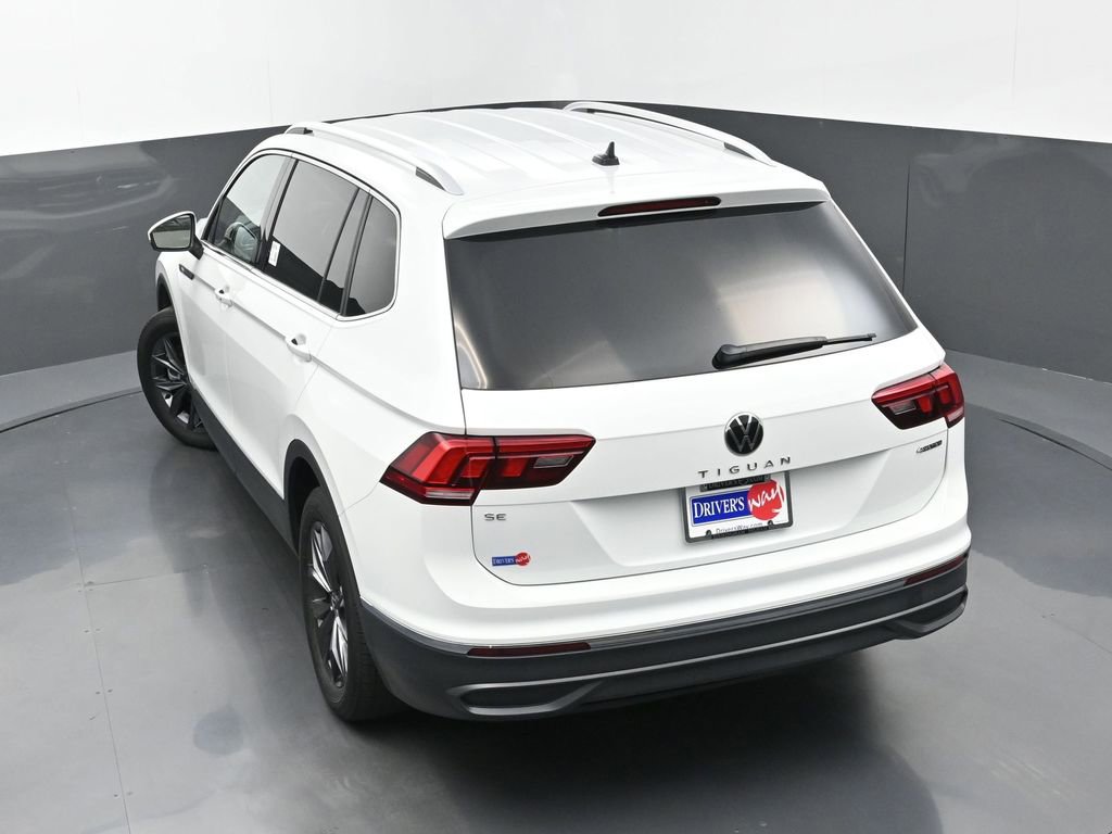 Used 2024 Volkswagen Tiguan SE image 32