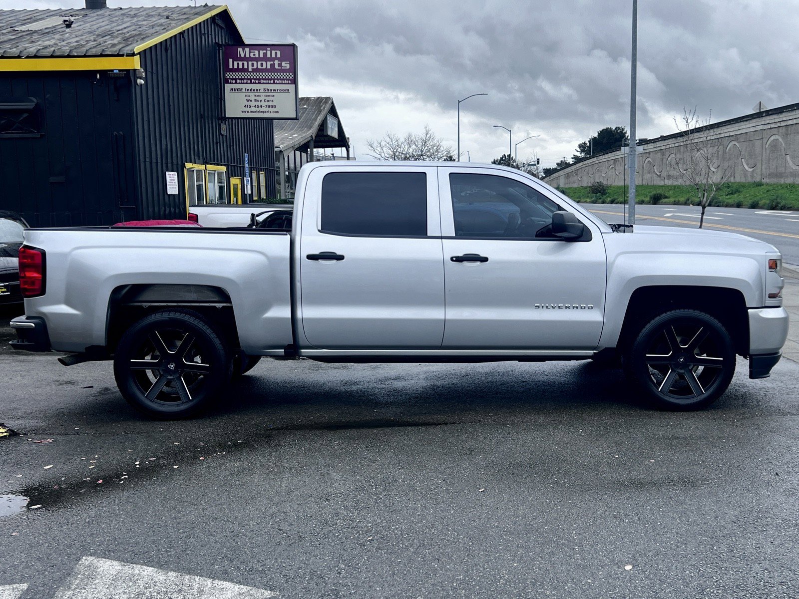 Used 2018 Chevrolet Silverado 1500 Custom w/ Trailering Package image 4