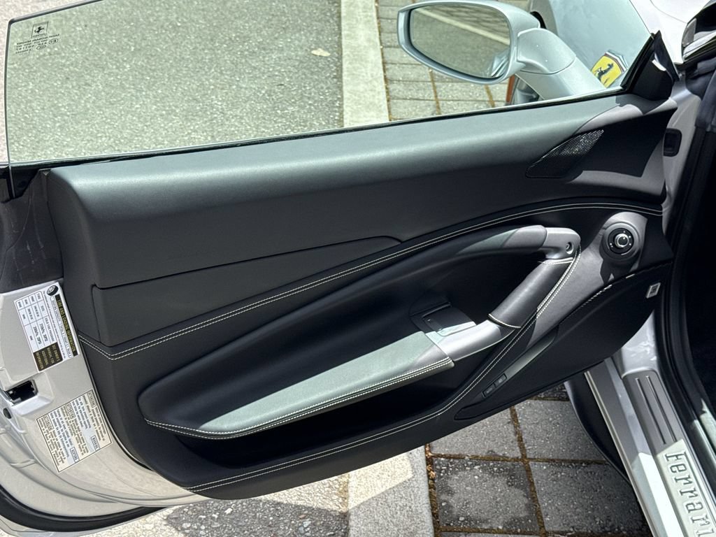 Certified 2022 Ferrari F8 Tributo RWD image 28