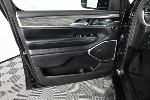 Used 2024 Jeep Wagoneer L Series II w/ Flexible Seating Group image 22