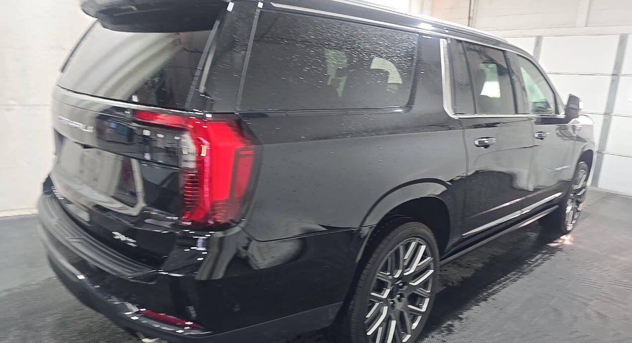 Used 2026 GMC Yukon XL Denali Ultimate AWD/4WD image 2