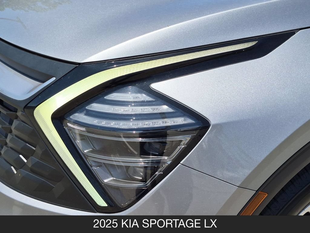 Used 2025 Kia Sportage LX FWD image 10