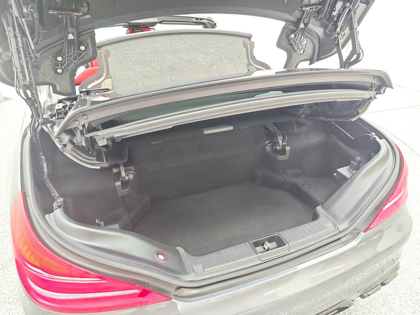 Used 2018 Mercedes-Benz SL 63 AMG image 16