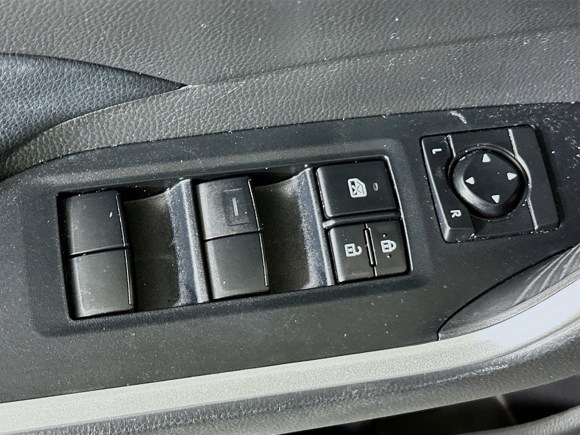 Used 2021 Toyota RAV4 LE FWD image 14
