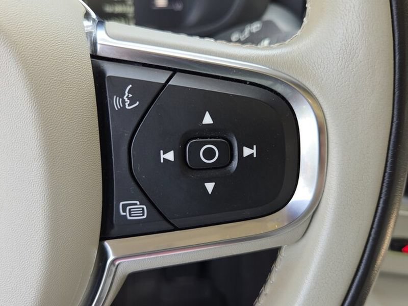 Used 2019 Volvo XC60 T6 Momentum w/ Premium Package AWD/4WD image 23