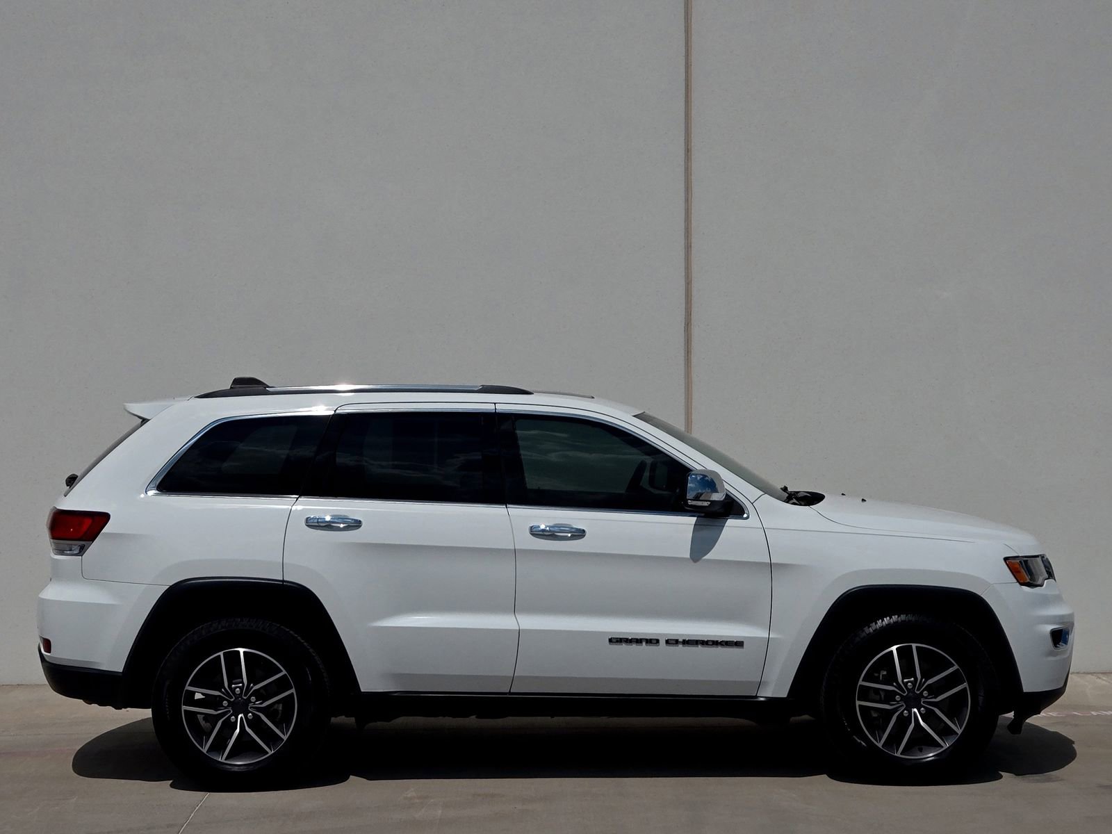 Used 2021 Jeep Grand Cherokee Limited image 3