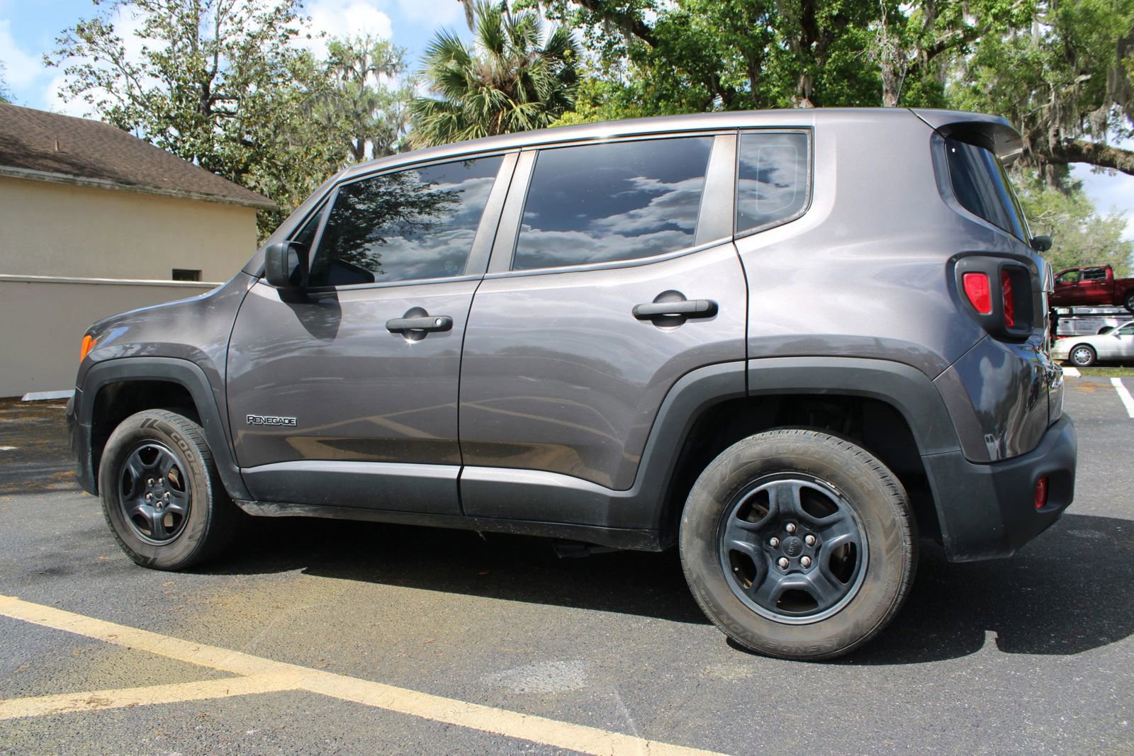 Used 2021 Jeep Renegade Sport image 4