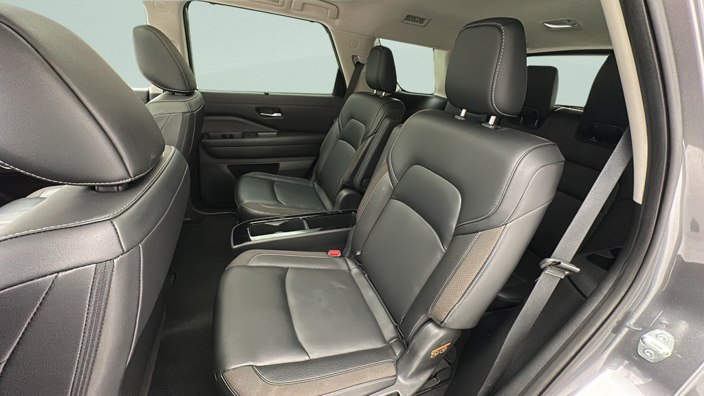 Used 2023 Nissan Pathfinder SL w/ SL Premium Package AWD/4WD image 10