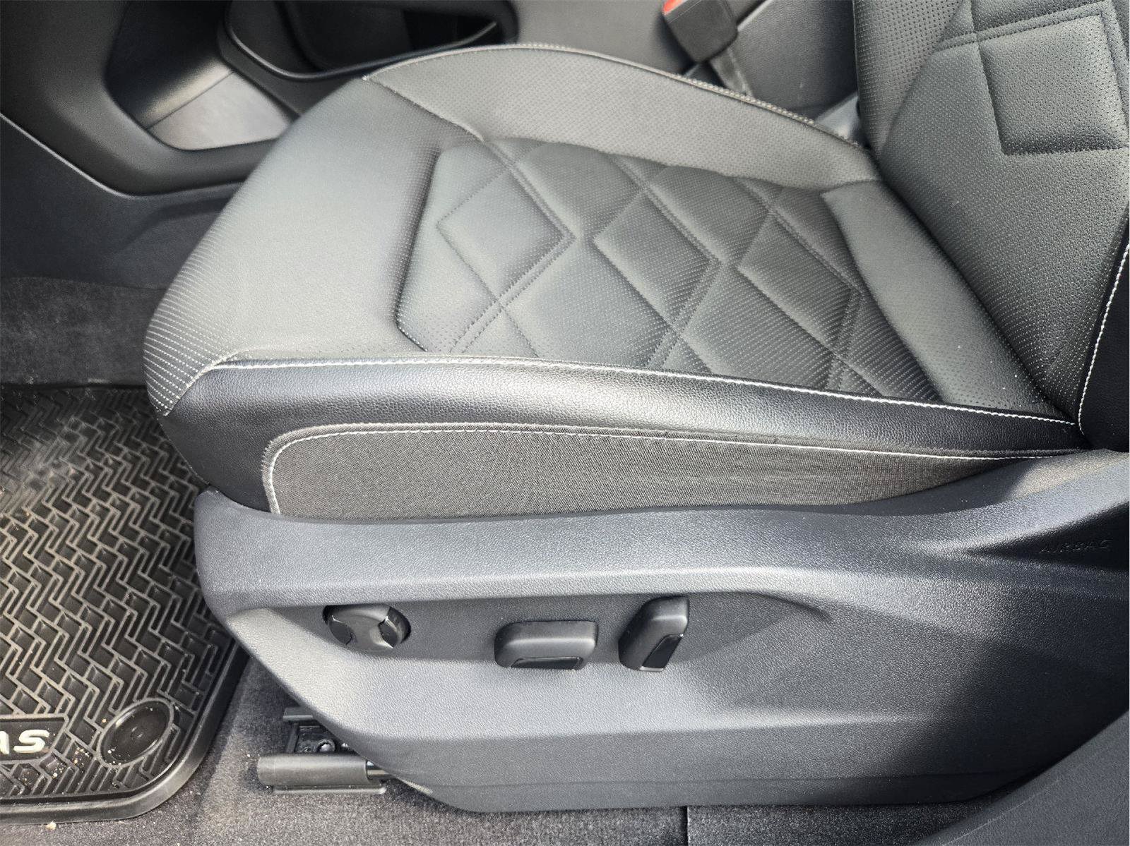 Used 2024 Volkswagen Atlas SE FWD image 22