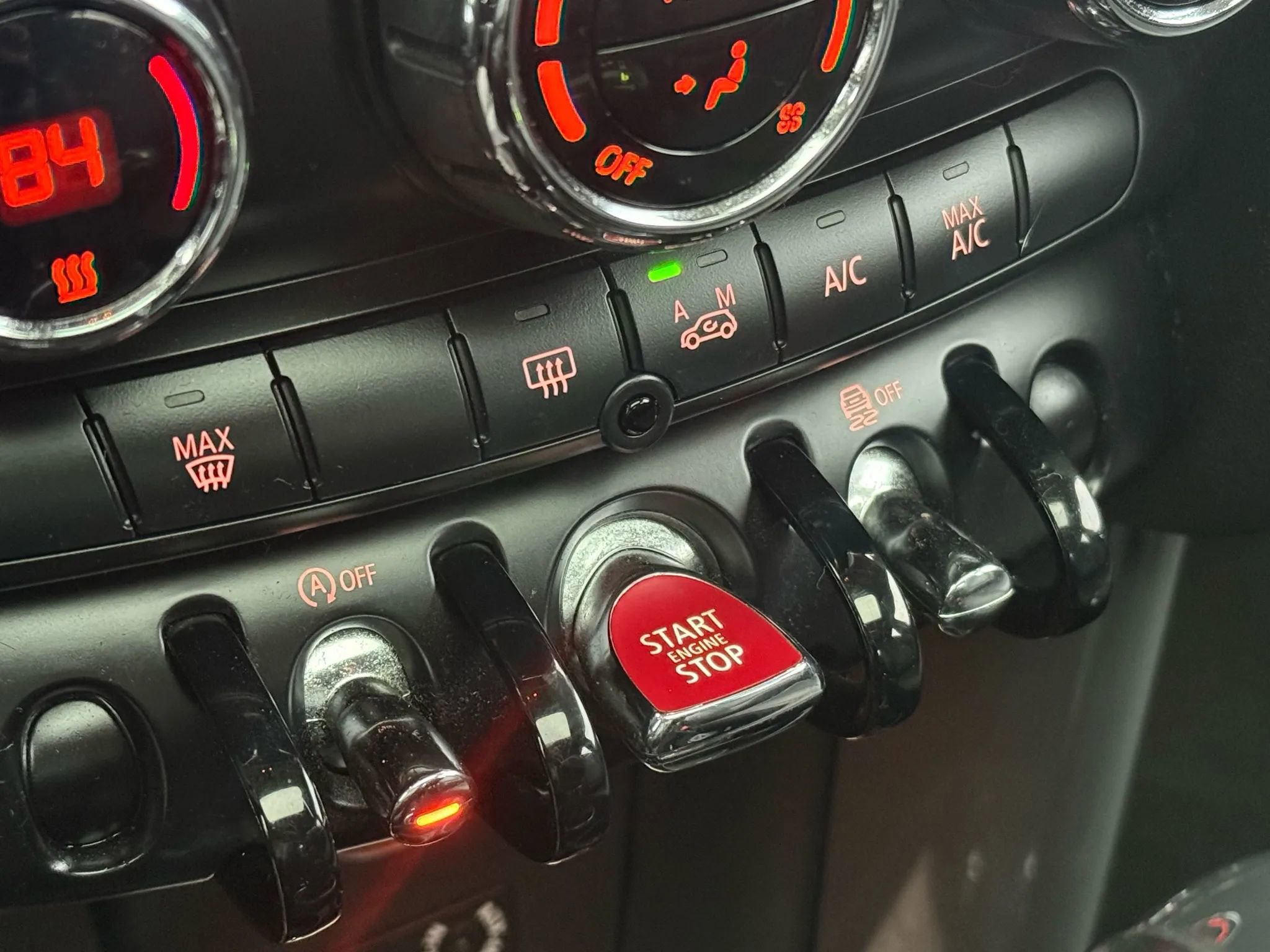 Used 2015 MINI Cooper 4-Door Hardtop image 34