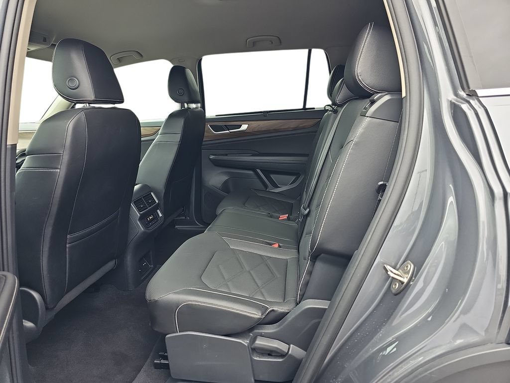Used 2025 Volkswagen Atlas SE FWD image 14