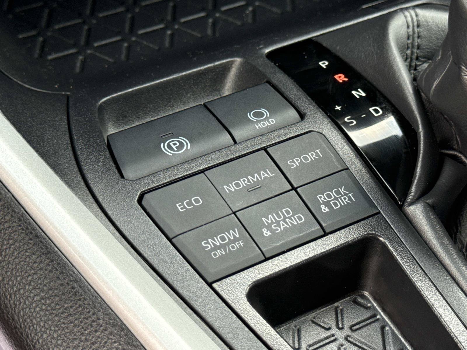 Used 2025 Toyota RAV4 XLE AWD/4WD image 27