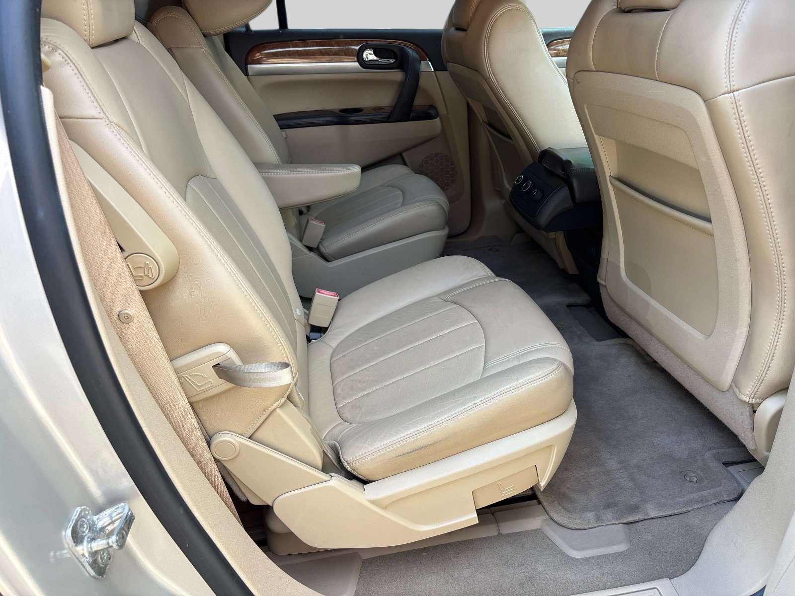Used 2011 Buick Enclave CXL FWD image 16