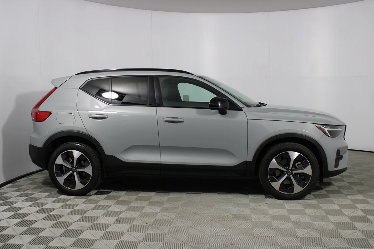 Used 2024 Volvo XC40 B5 Core AWD/4WD image 37