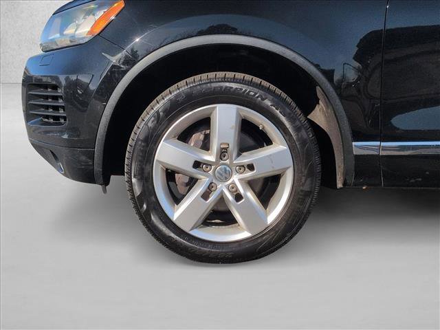 Used 2014 Volkswagen Touareg Lux image 25