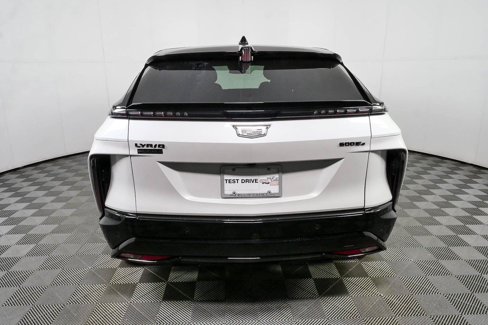 Used 2024 Cadillac Lyriq Luxury AWD/4WD image 29