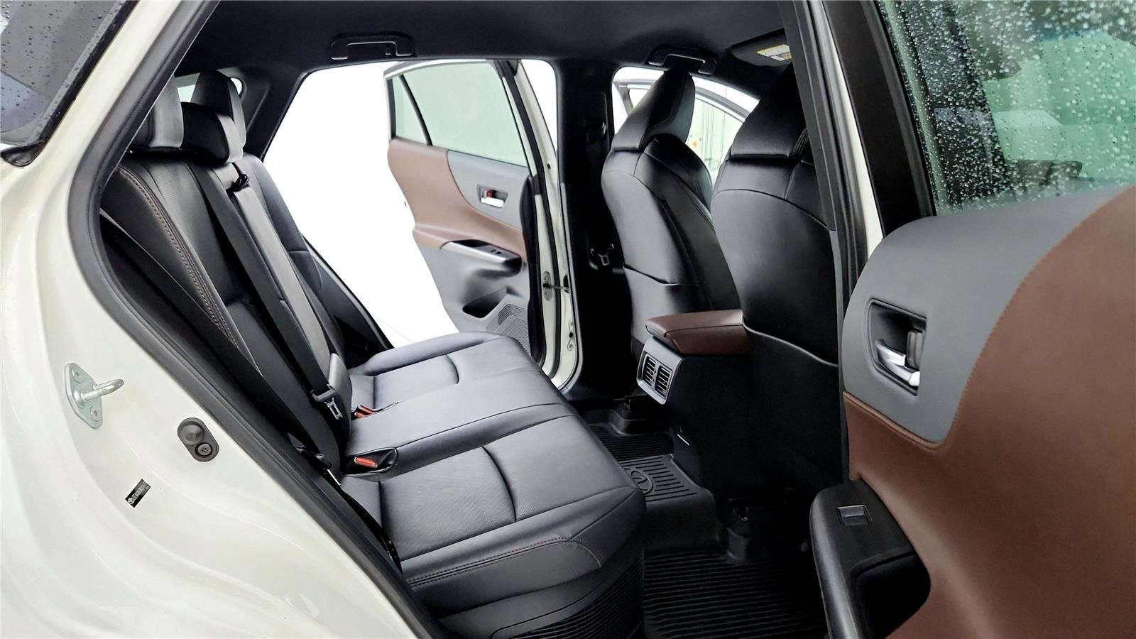 Used 2021 Toyota Venza Limited image 19