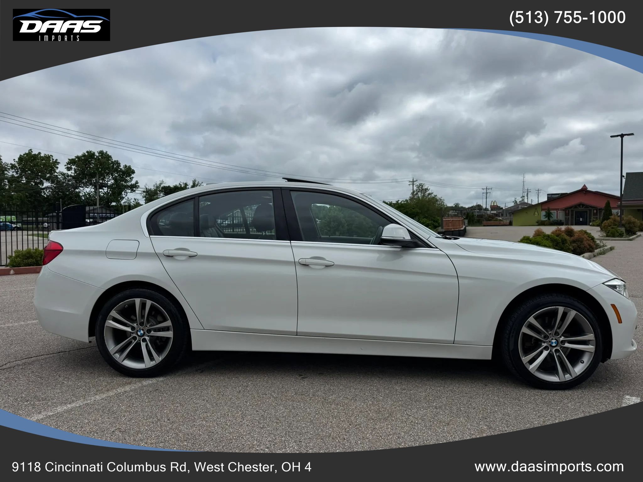 Used 2017 BMW 330i xDrive Sedan AWD/4WD image 4