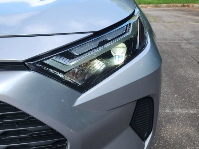 Used 2023 Toyota RAV4 XLE AWD/4WD image 9