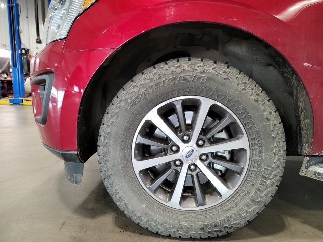 Used 2019 Ford Expedition XLT w/ Equipment Group 202A AWD/4WD image 12