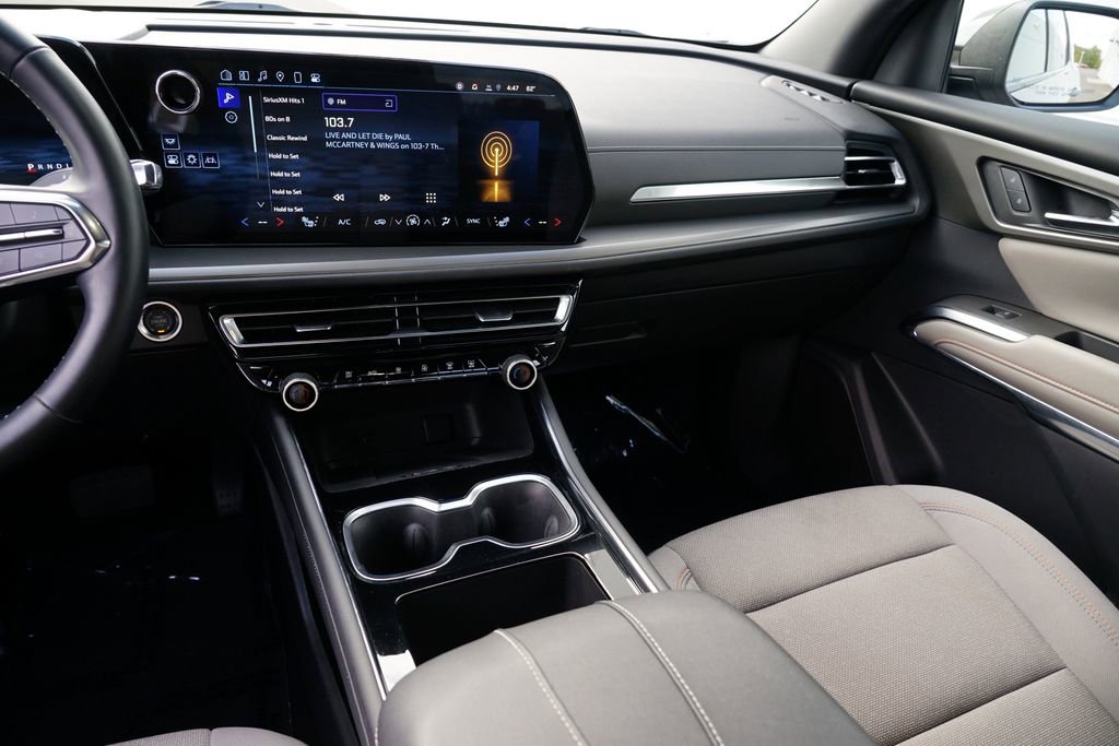 Used 2025 Chevrolet Traverse LT image 21