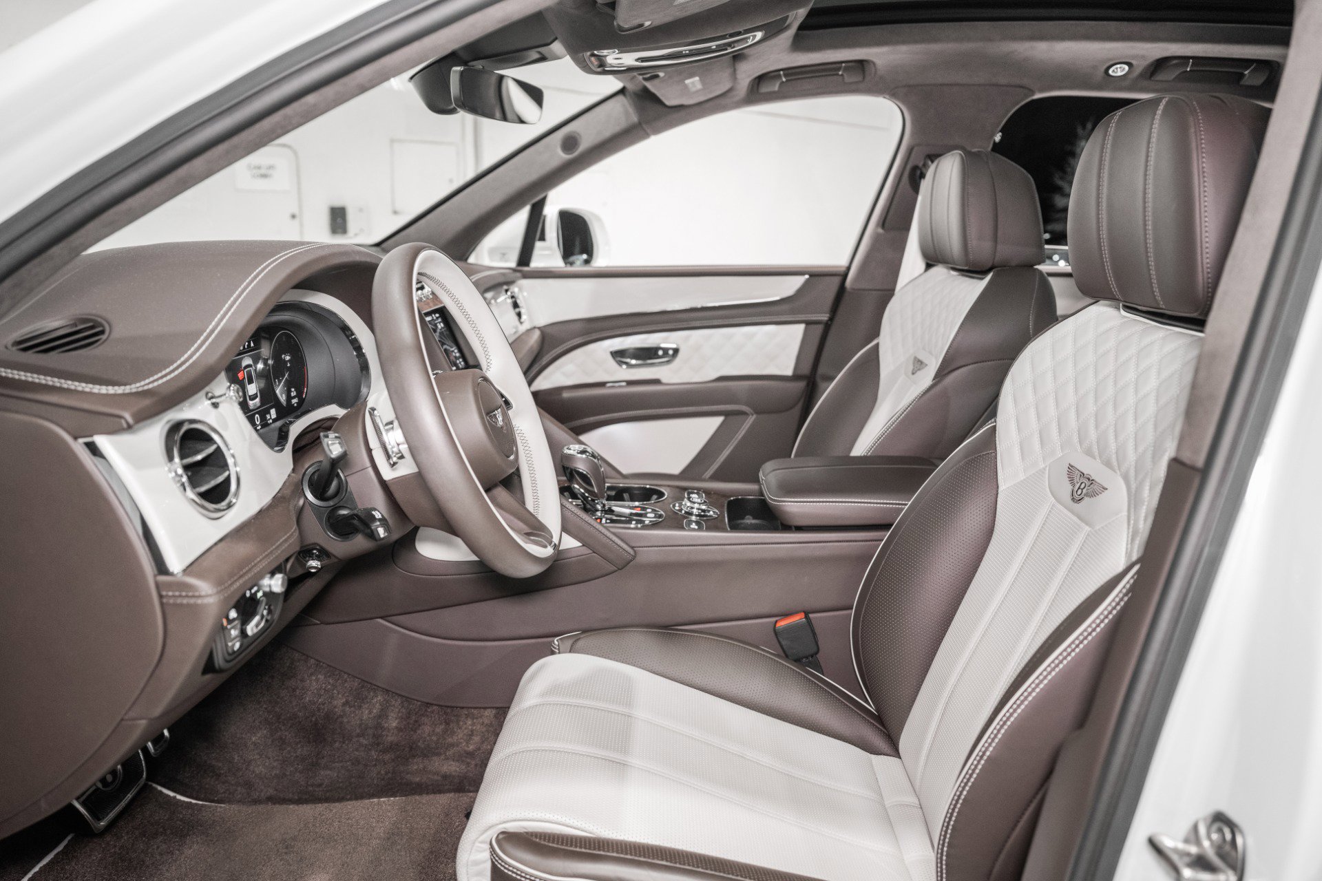 Used 2023 Bentley Bentayga image 18