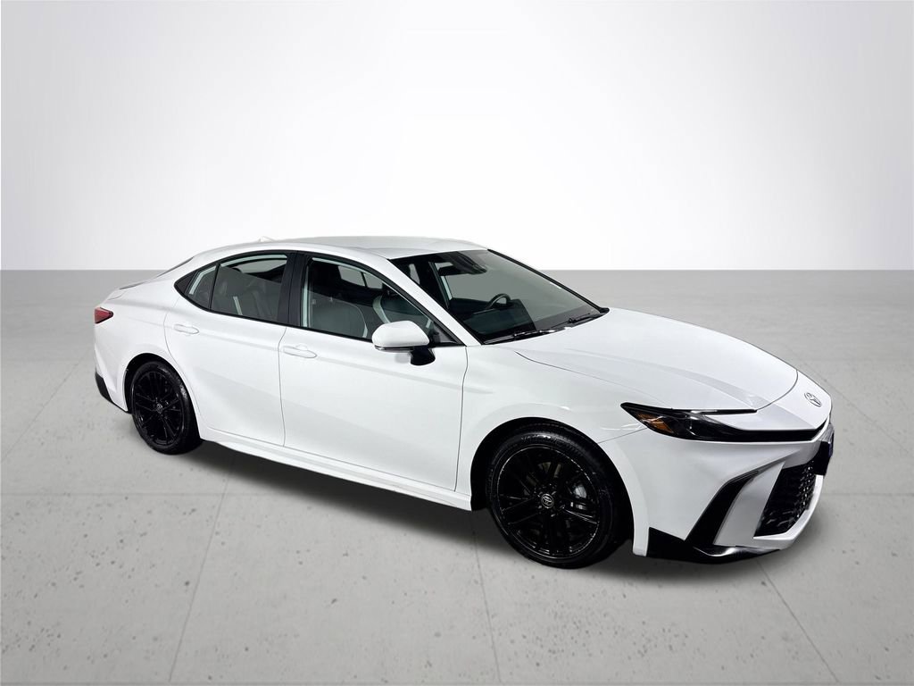 Used 2025 Toyota Camry SE image 4