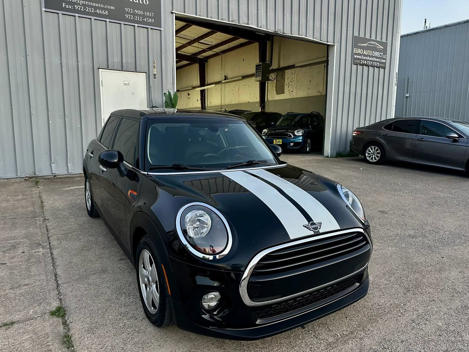 Used 2019 MINI Cooper 4-Door Hardtop FWD image 8