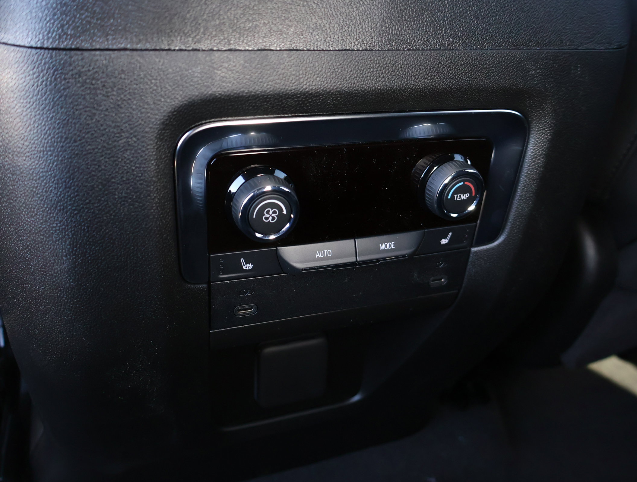 New 2026 Chevrolet Suburban High Country image 27