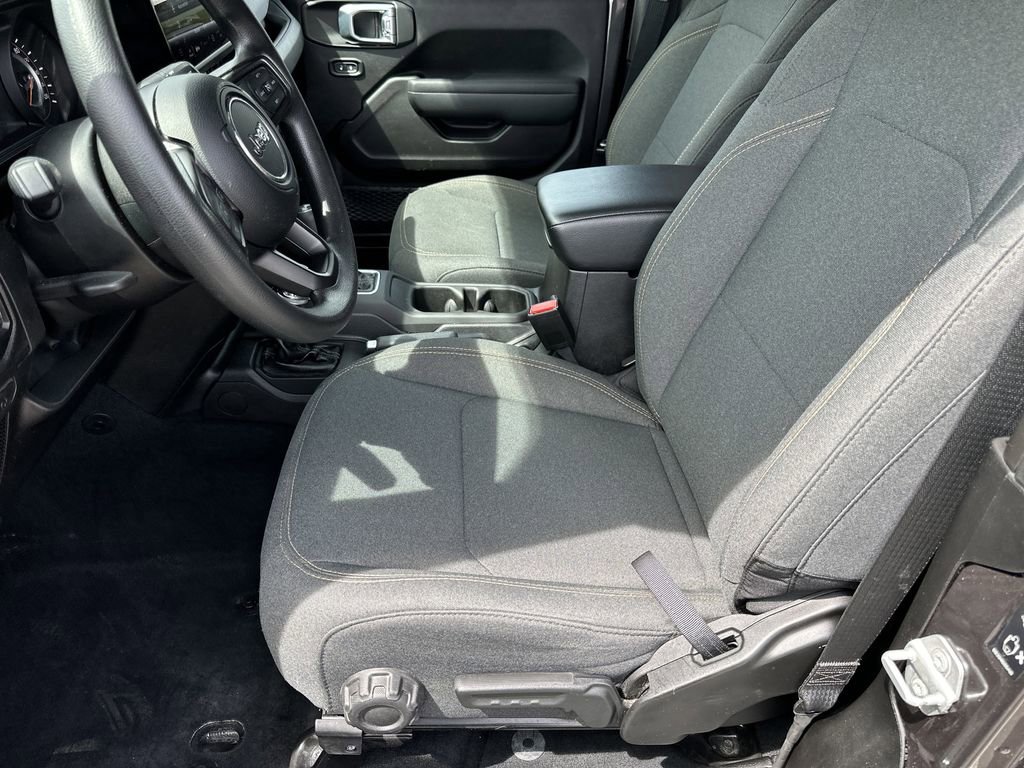 Certified 2025 Jeep Wrangler Sport AWD/4WD image 13