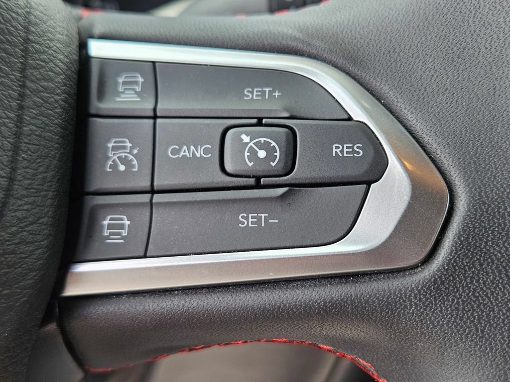 Used 2025 Jeep Compass Trailhawk w/ Trailer Tow Group AWD/4WD image 29