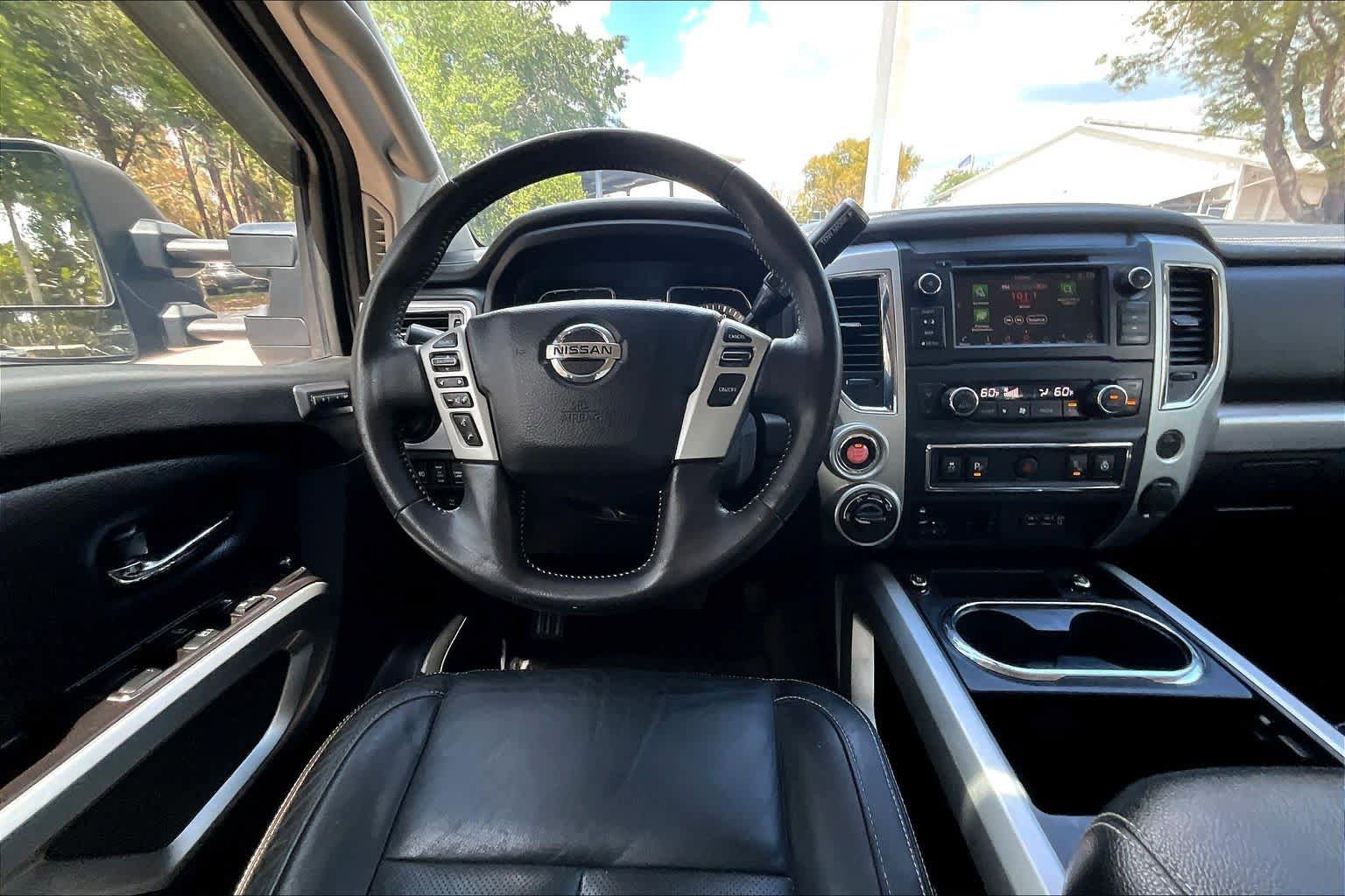 Used 2019 Nissan Titan PRO-4X w/ Pro-4x Convenience Package image 6