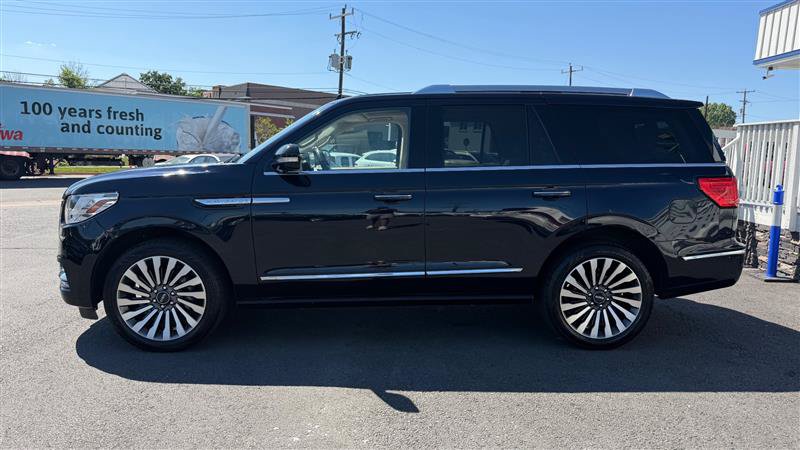 Used 2021 Lincoln Navigator Reserve w/ Luxury Package AWD/4WD image 3