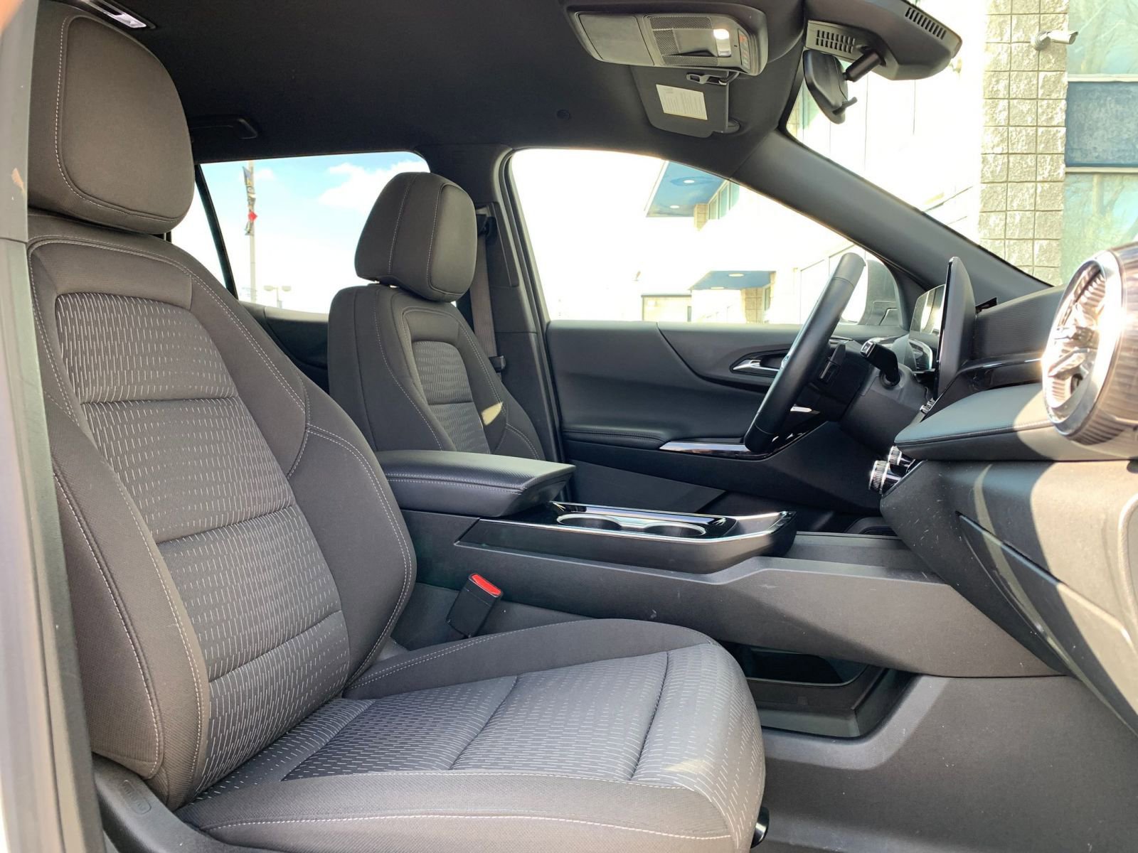 Used 2025 Chevrolet Equinox LT image 35