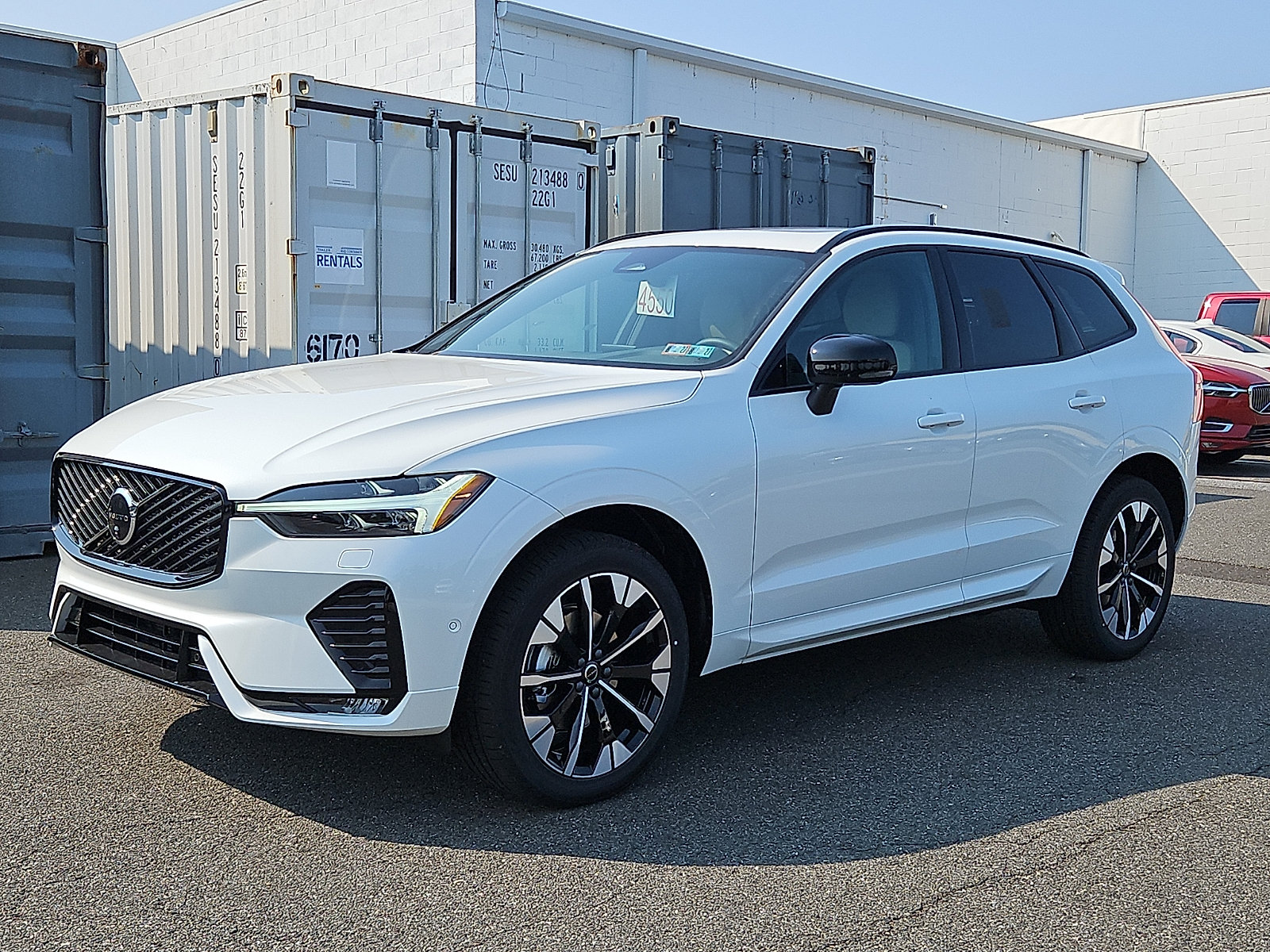 New 2026 Volvo XC60 B5 Plus w/ Climate Package AWD/4WD image 3