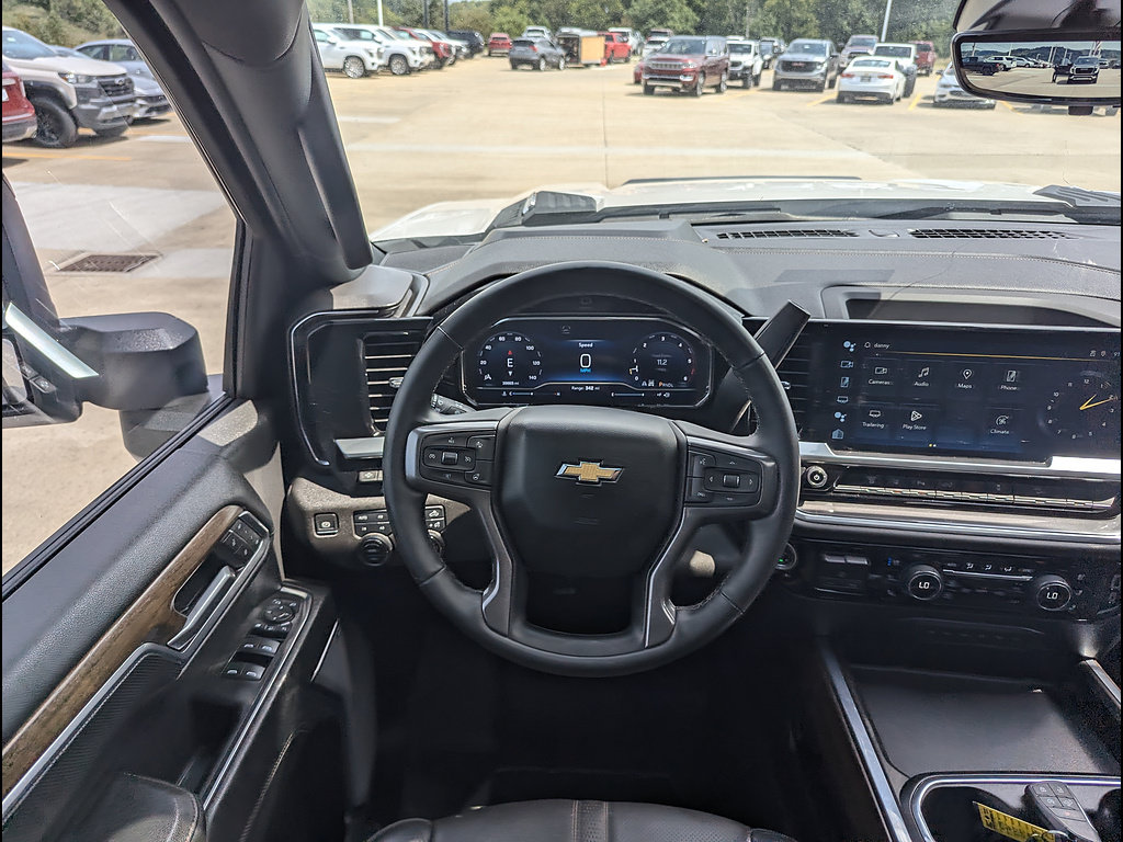 Used 2024 Chevrolet Silverado 2500 High Country w/ High Country Premium Package AWD/4WD image 3