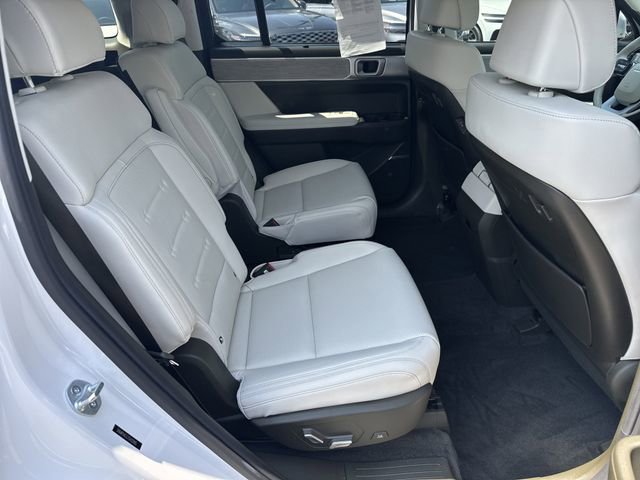 Used 2025 Hyundai Santa Fe Calligraphy FWD image 15