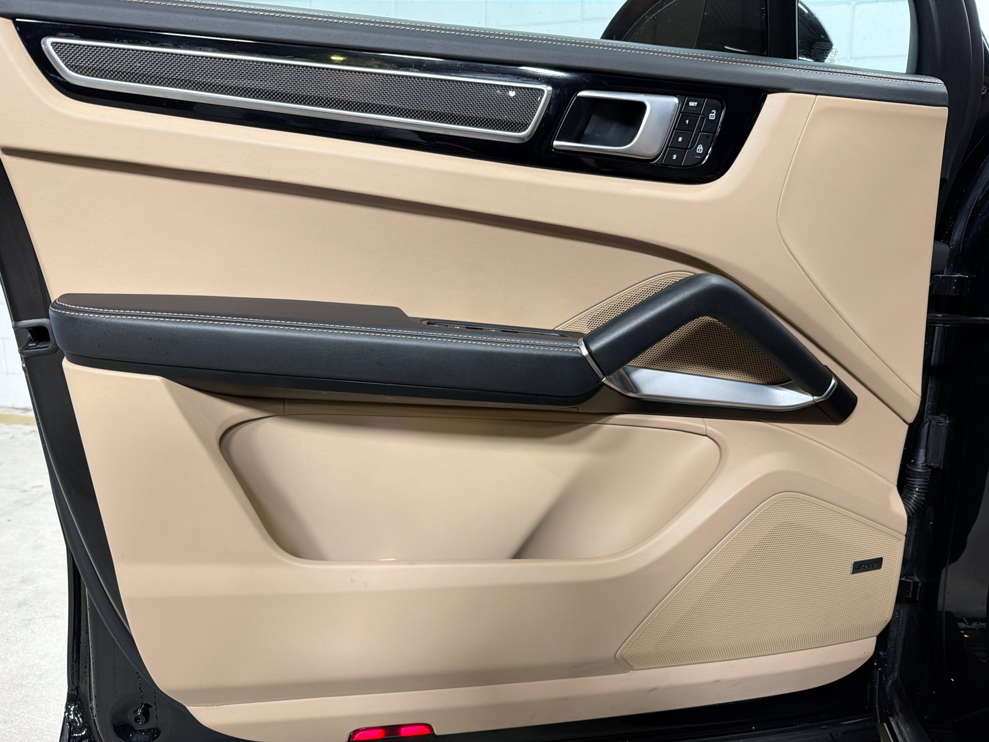 Certified 2023 Porsche Cayenne Turbo AWD/4WD image 23