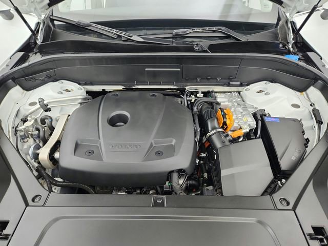 Certified 2024 Volvo XC90 T8 Ultimate w/ Protection Package Premier image 12
