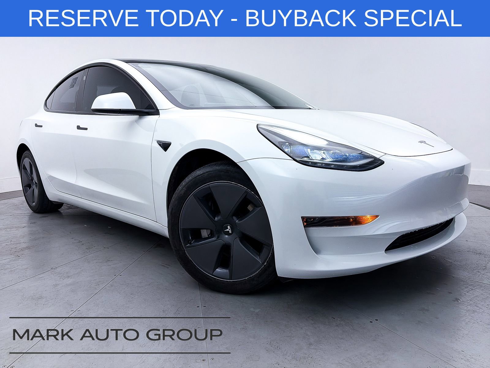 Used 2023 Tesla Model 3 Standard Range image 1
