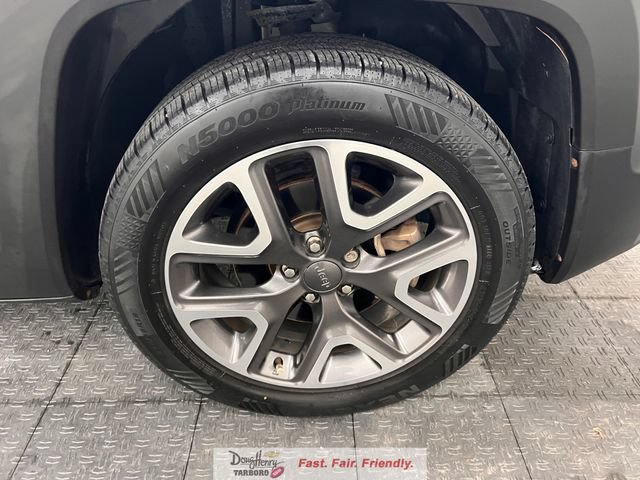 Used 2017 Jeep Renegade Latitude FWD image 20