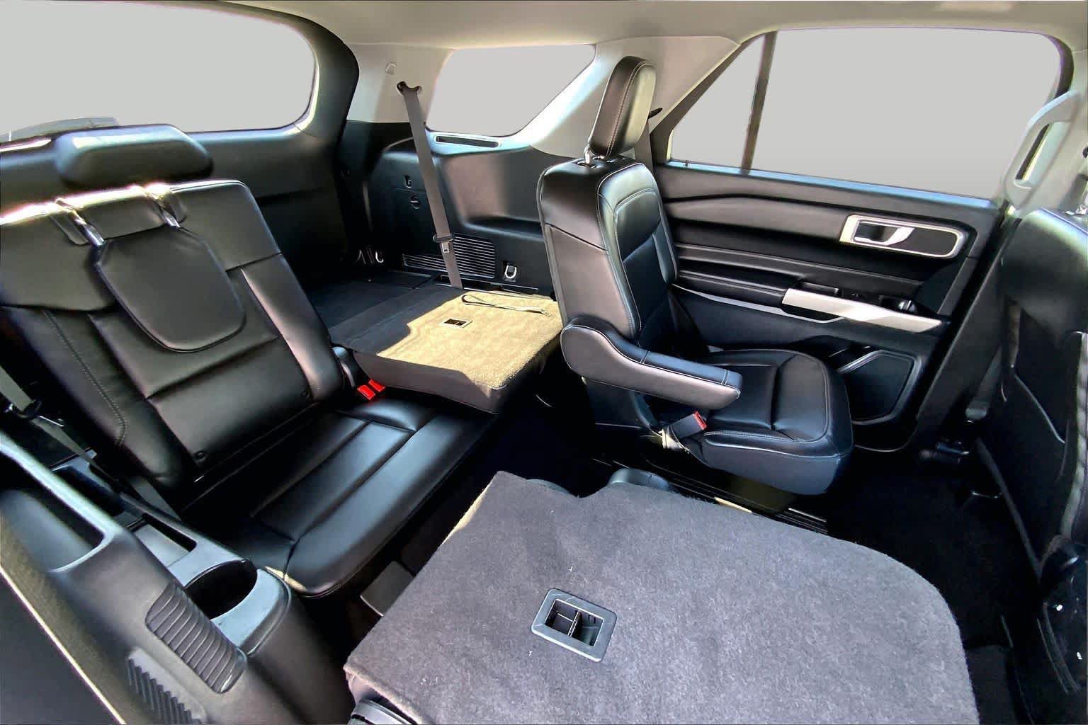 Certified 2023 Ford Explorer XLT w/ Equipment Group 202A RWD image 18