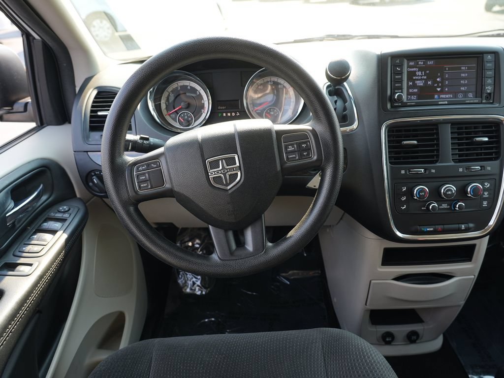 Used 2018 Dodge Grand Caravan SE w/ UConnect Hands-Free Group FWD image 19