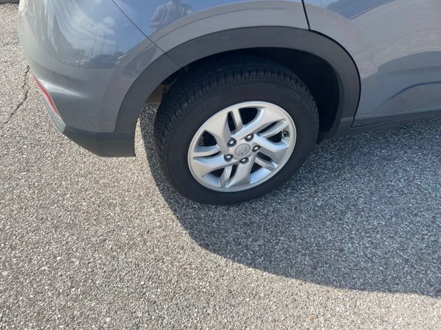 Used 2021 Hyundai Venue SE FWD image 7