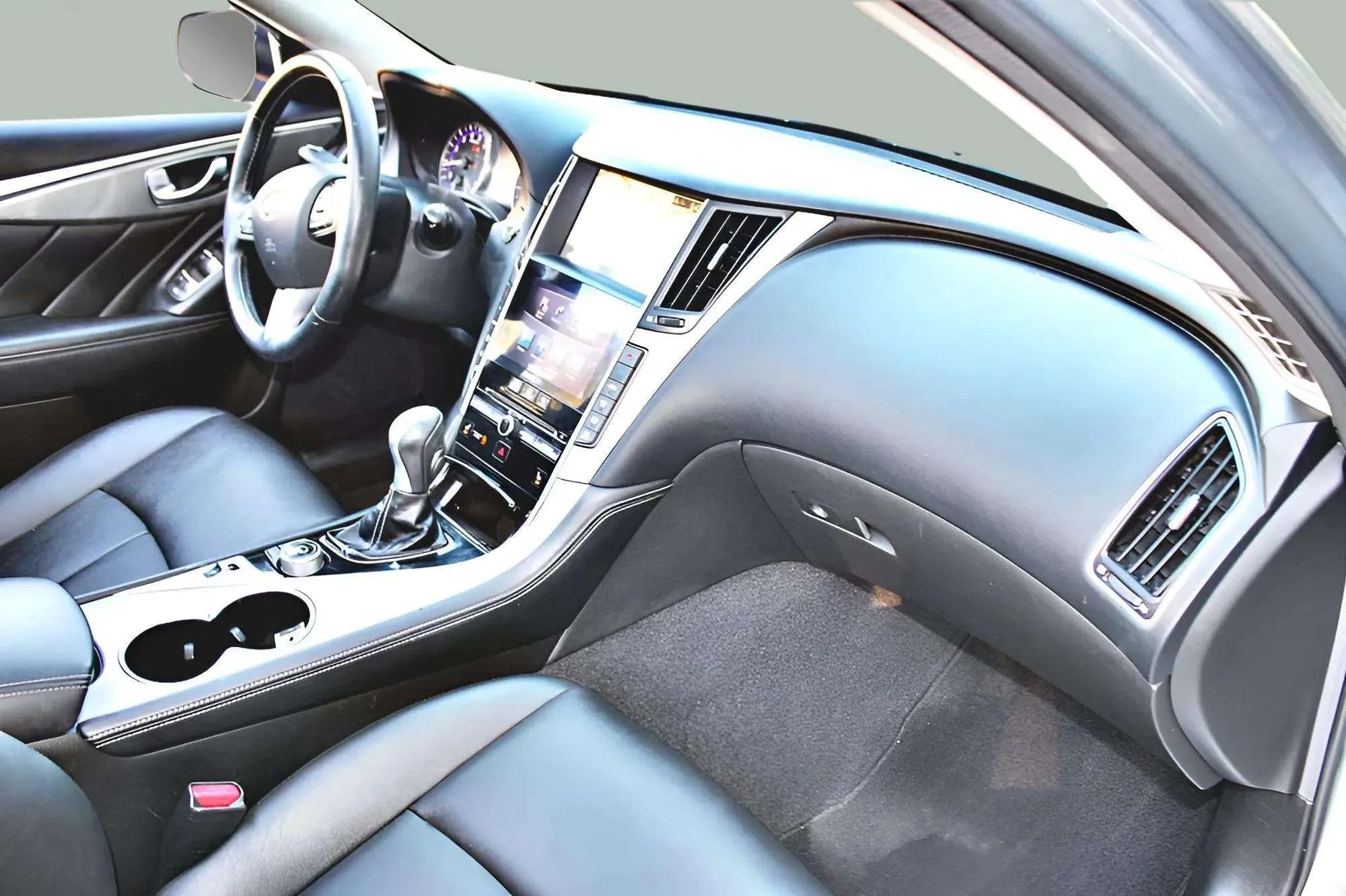 Used 2014 INFINITI Q50 Premium w/ Navigation Package RWD image 30